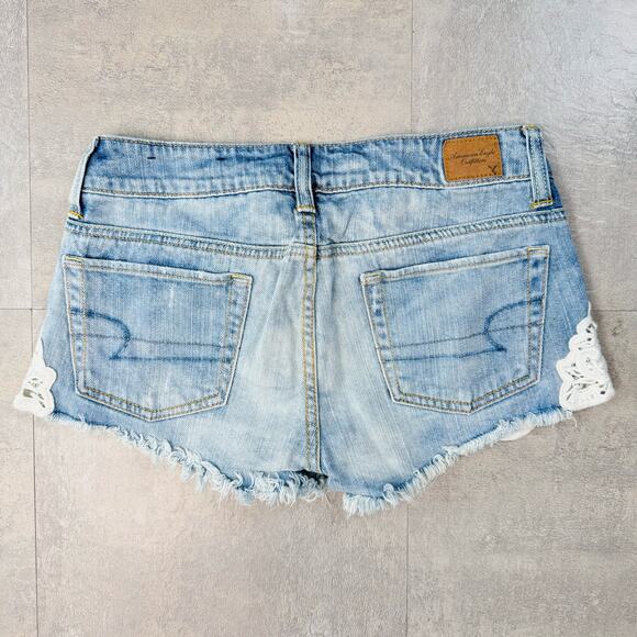 American Eagle Light Wash Denim Lace Trim Boho Jean Short Womens Size 00 Raw Hem - Picture 3 of 6